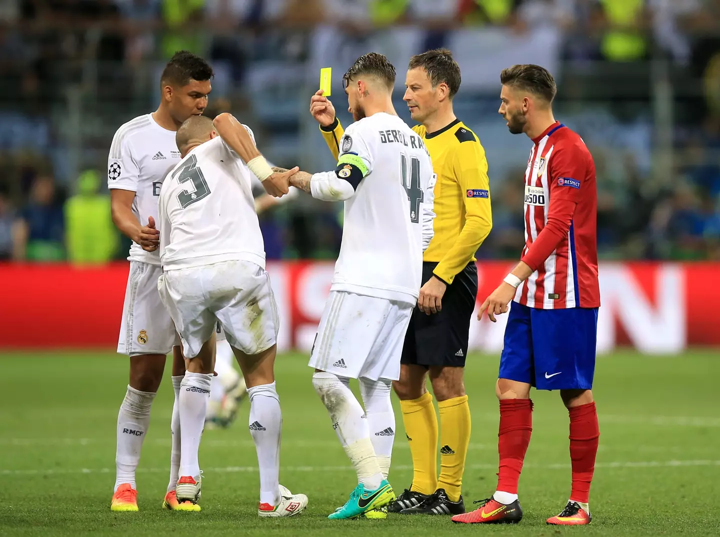 Clattenburg books Pepe during the Champions League final. Image: PA Images