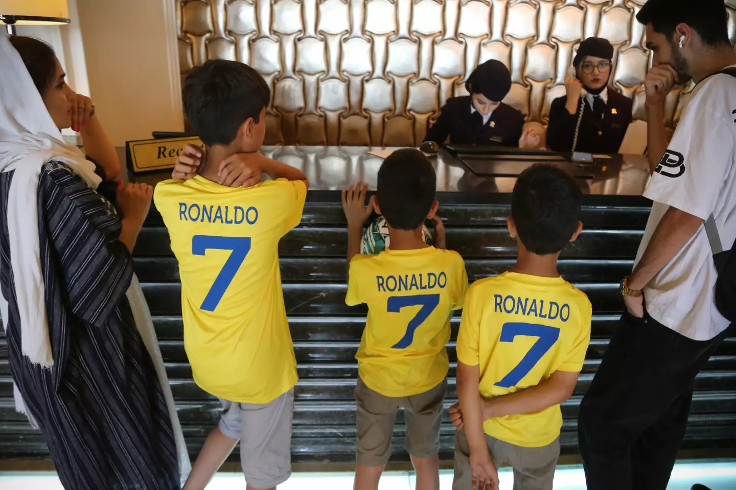 Fans wearing Cristiano Ronaldo's Al-Nassr shirt