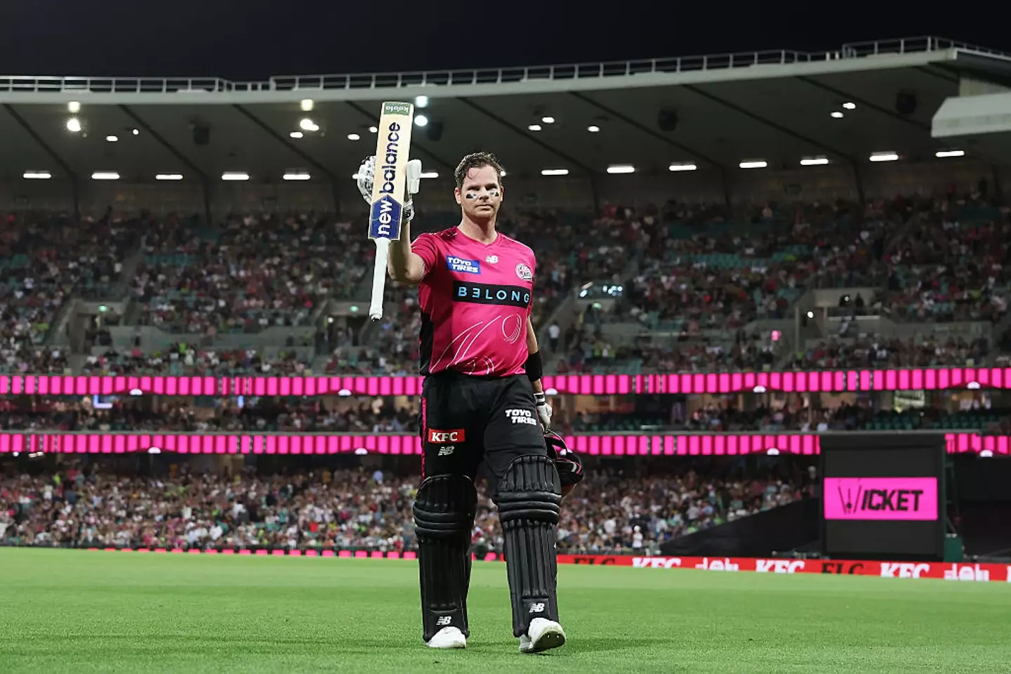 Steve Smith smashed a 42-ball 100 for the Sydney Sixers (Credit:Getty)