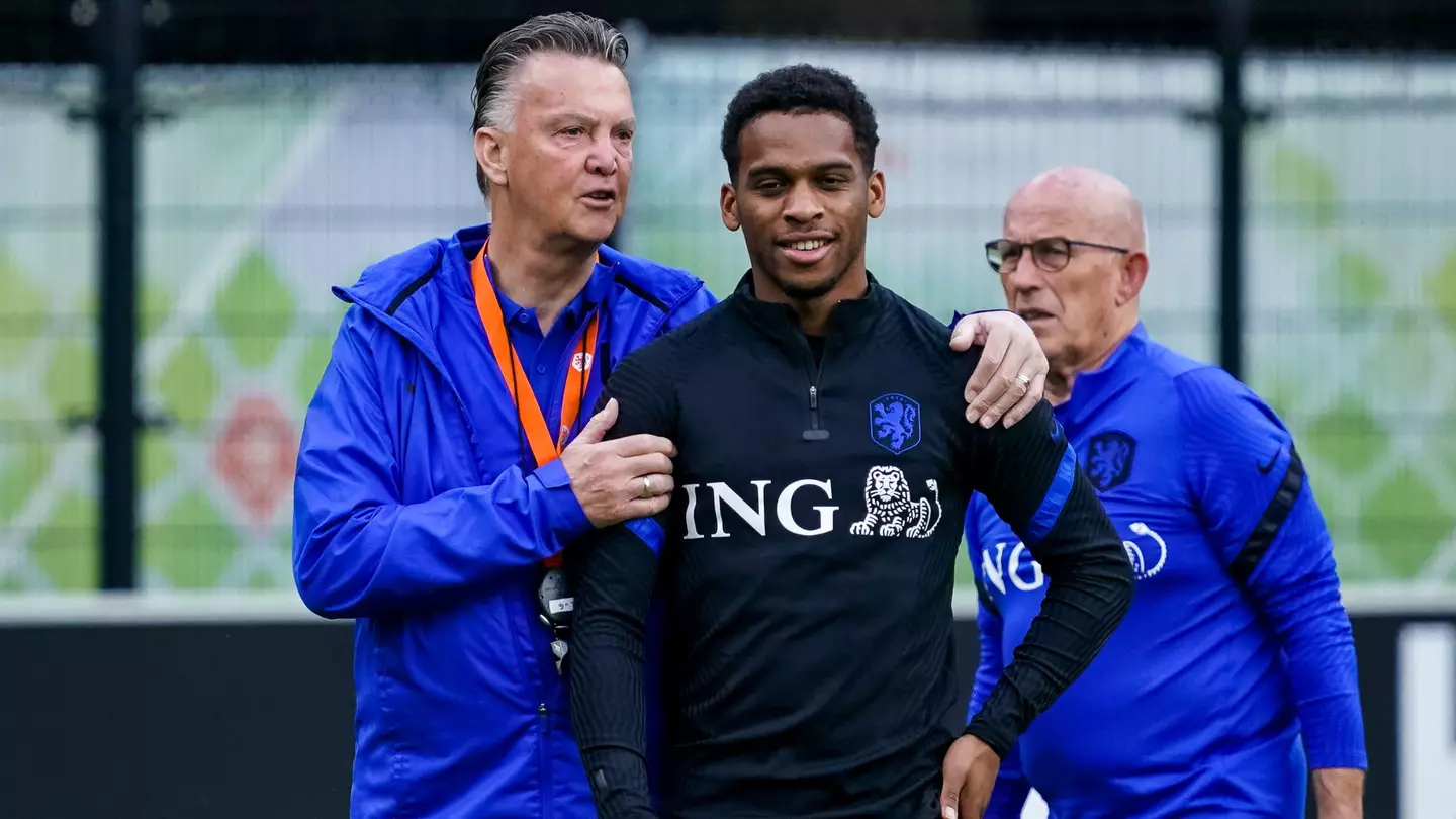 Jurrien Timber and Louis van Gaal during Netherlands training. 