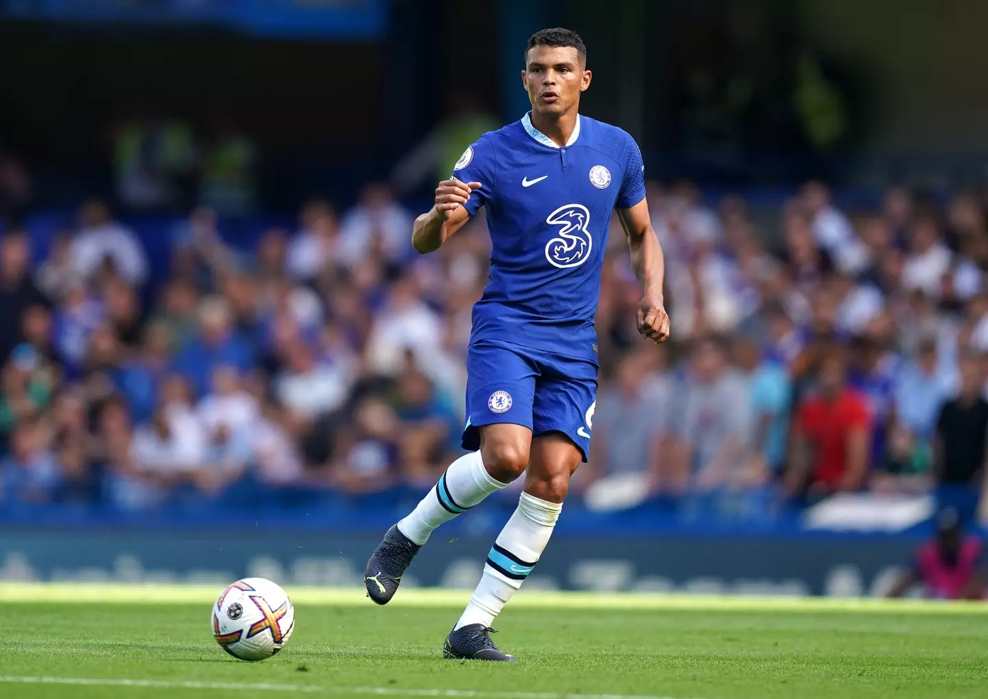 Thiago Silva in action for Chelsea vs Leicester. (Alamy)