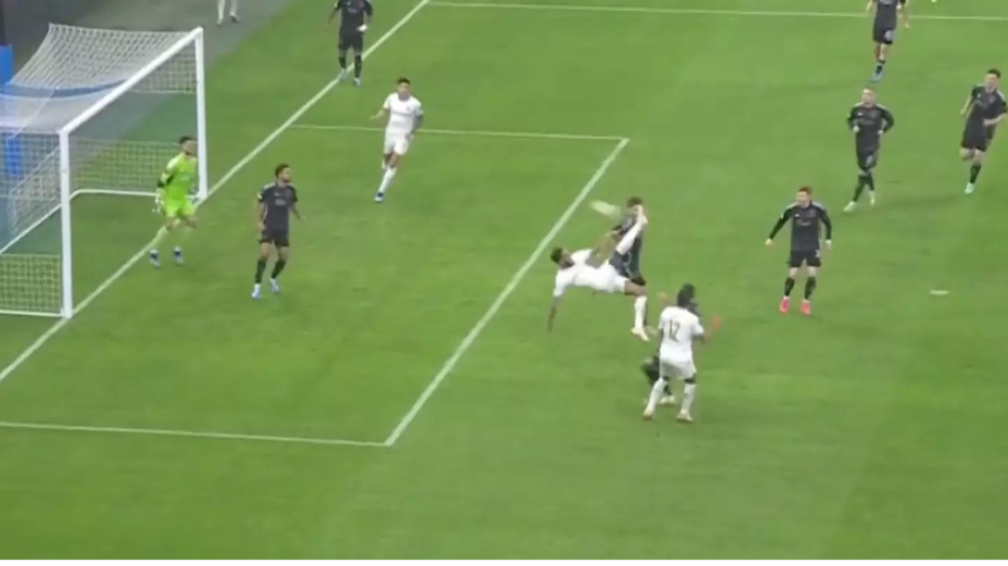 Aubameyang scores stunning overhead kick days after Garnacho wonder-strike, fans in agreement over which was better