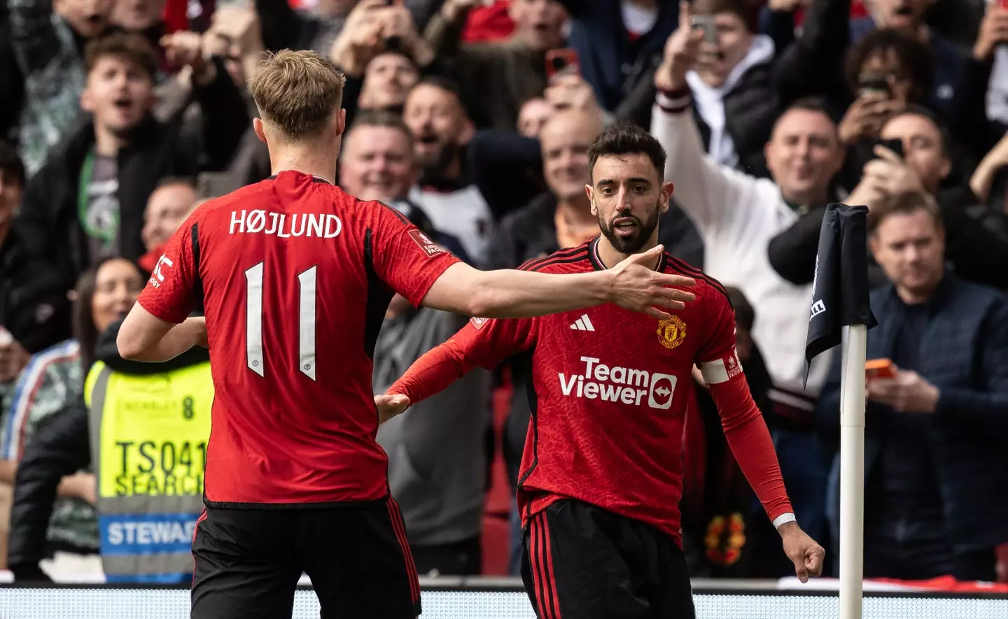 Rasmus Hojlund celebrates with Bruno Fernandes. Image: Getty