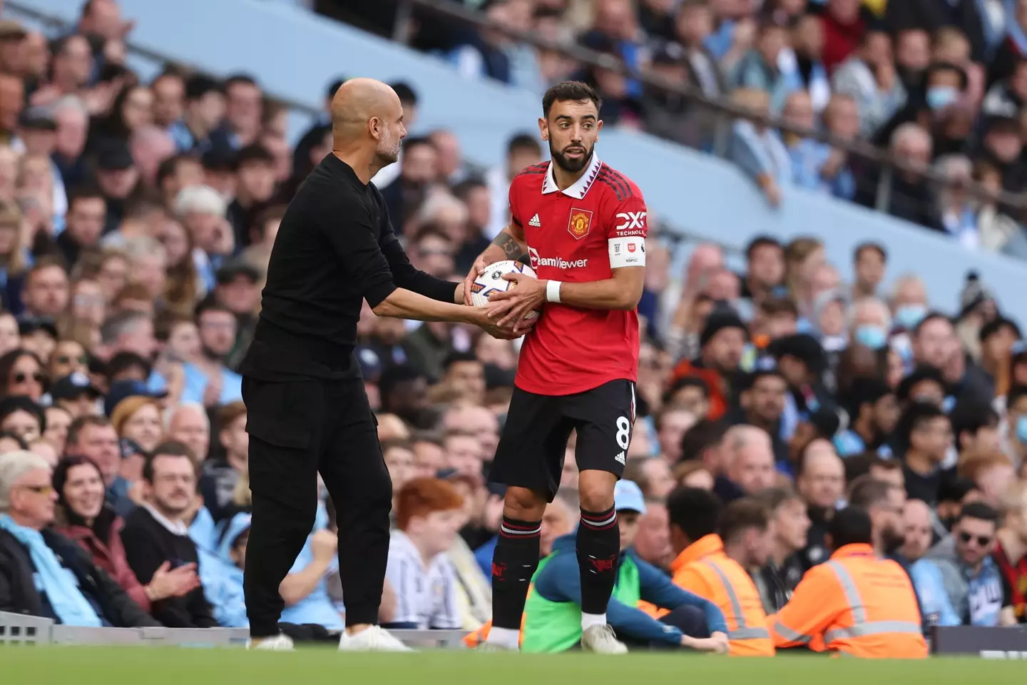 Bruno Fernandes and Pep Guardiola during Manchester City vs. Manchester United. Image: Getty 