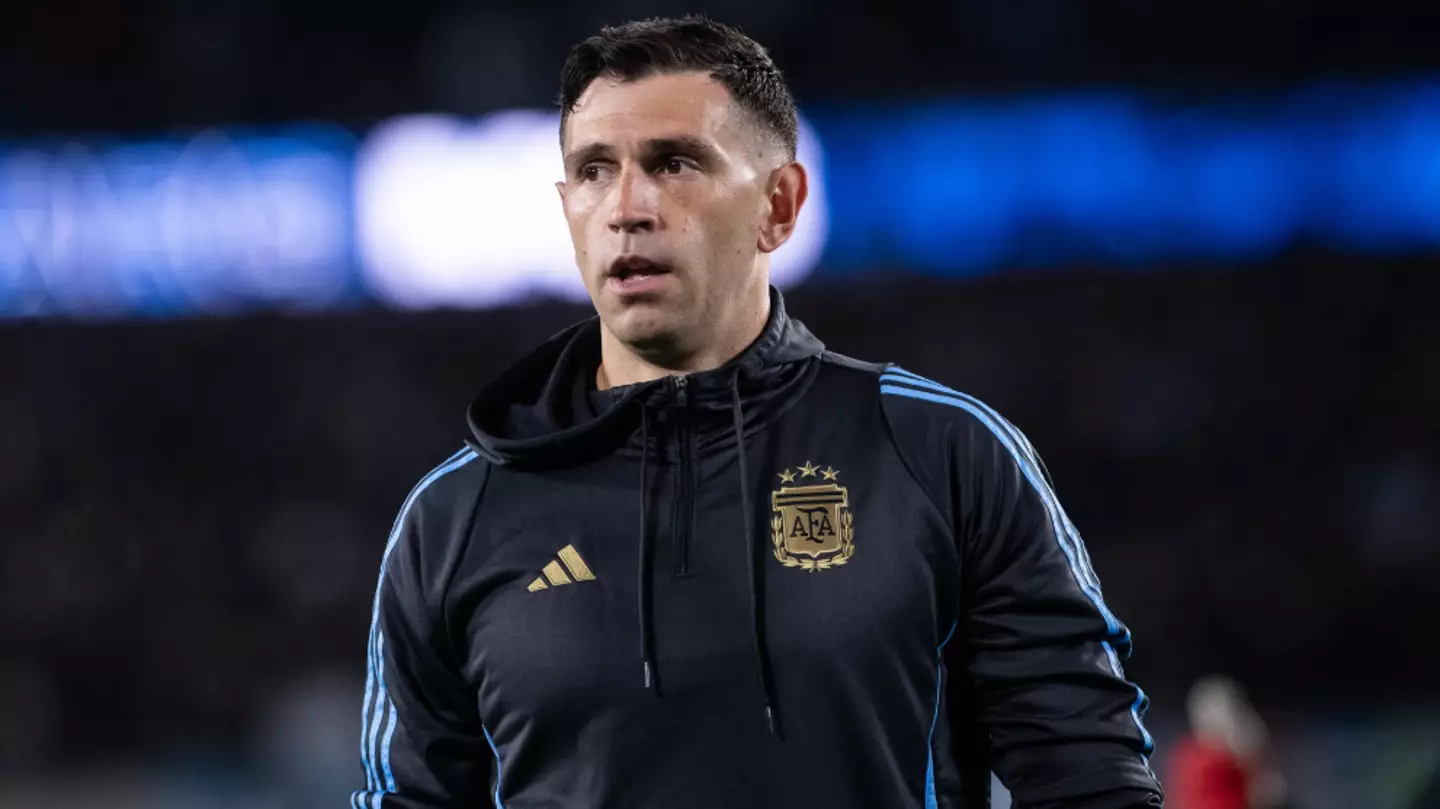 Shock Premier League club 'join race' to sign Emiliano Martinez as Man Utd decision made