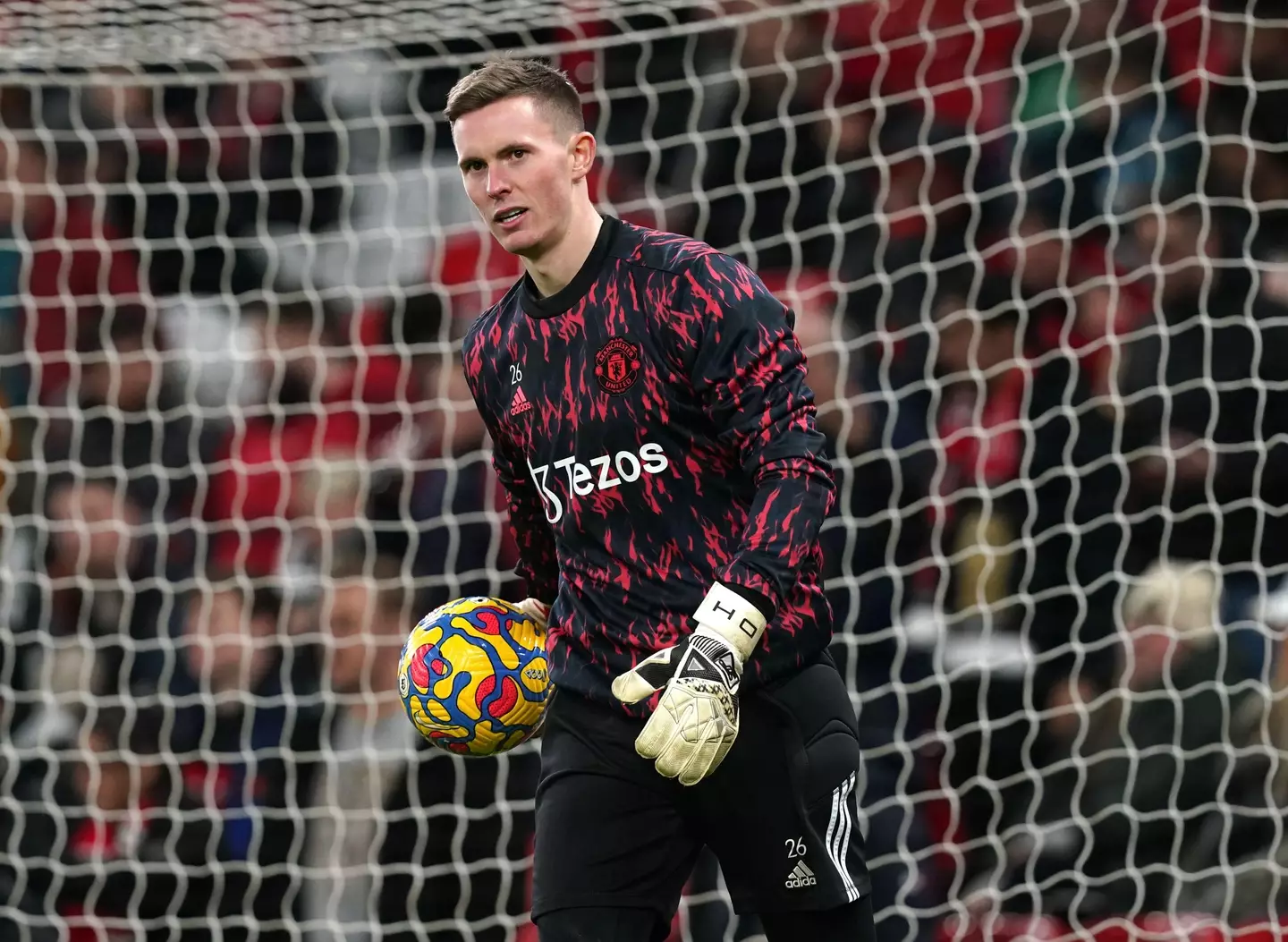 Dean Henderson warming up for Manchester United |