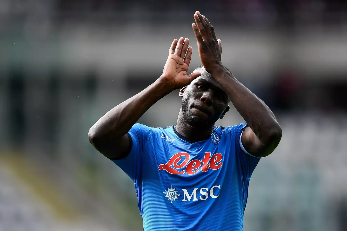 Kalidou Koulibaly applauds the Napoli fans. (Alamy)