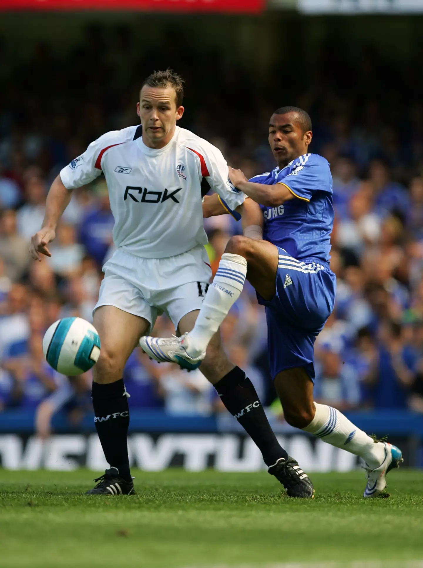 Kevin Davies and Ashley Cole in action. Image: Getty