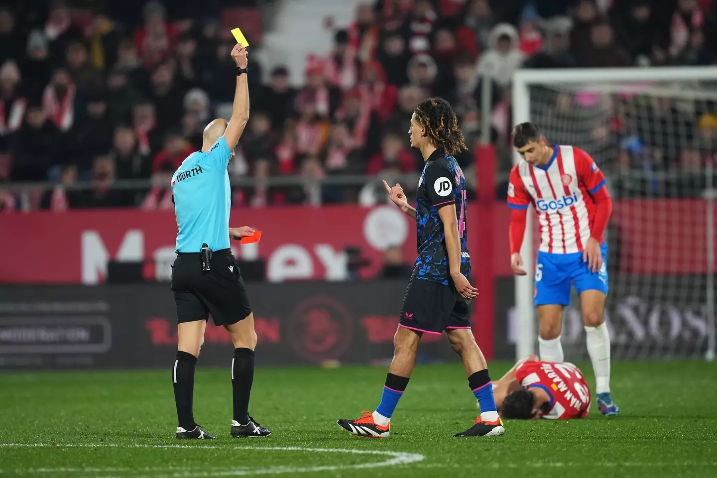 Hannibal Mejbri shown a yellow card. Image: Getty