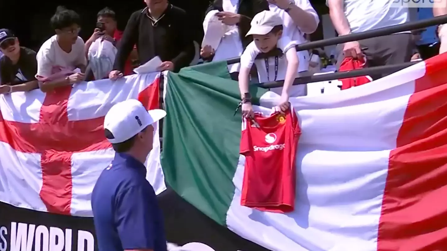 Liverpool legend called out online after what he did when a young Man United fan asked him to sign his shirt