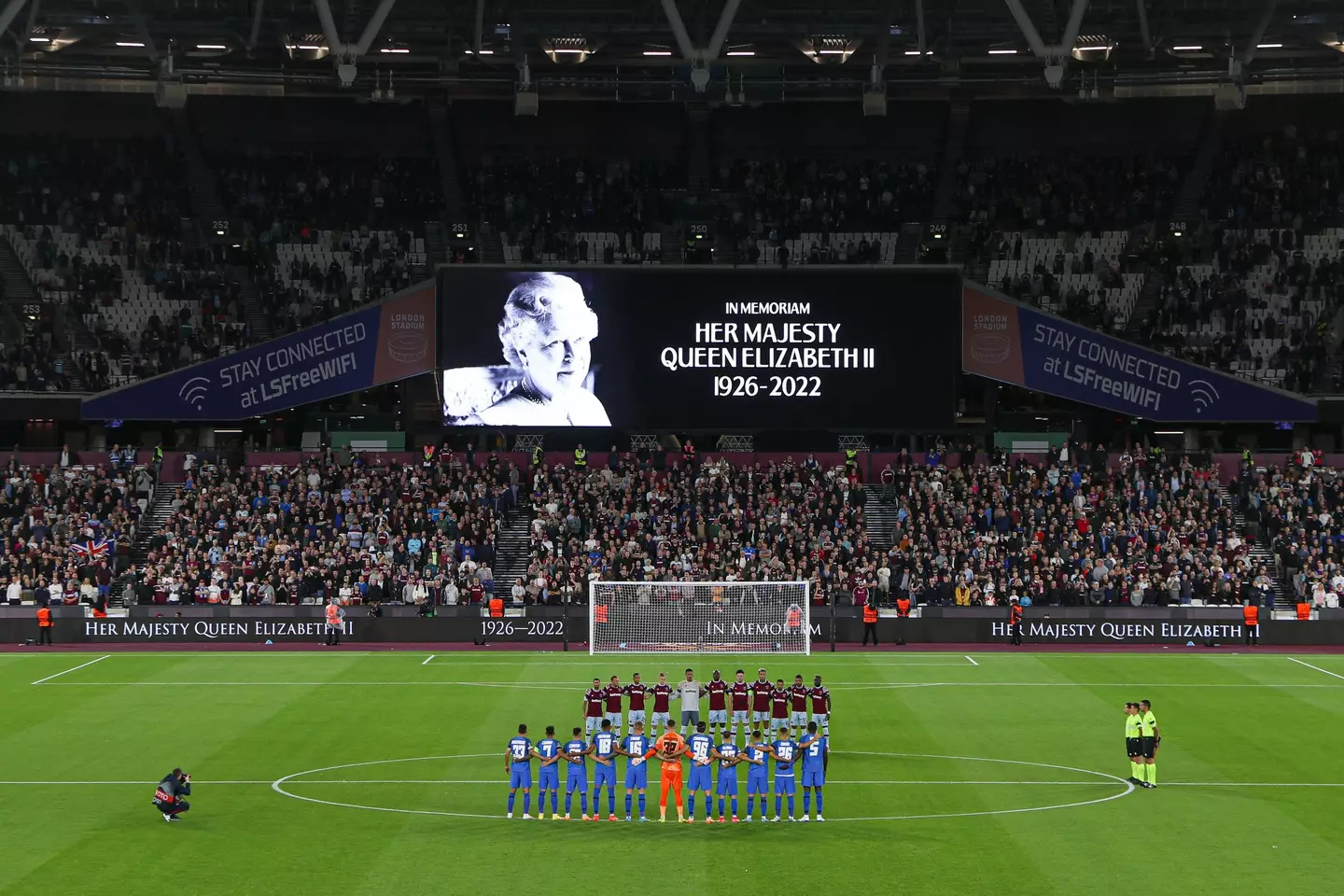 West Ham players hold minute's silence. Image: Alamy