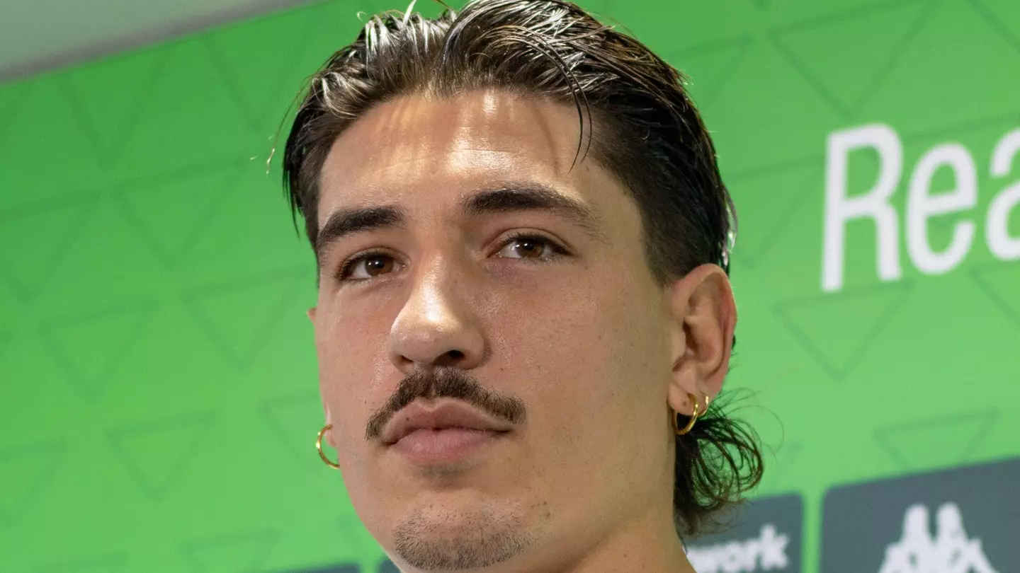 Atletico Madrid Are Interested In Arsenal Right-Back Hector Bellerin