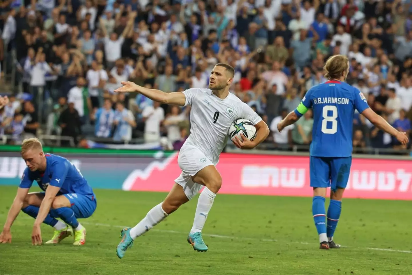 Shon Weissman in action for Israel (Credit:Getty)