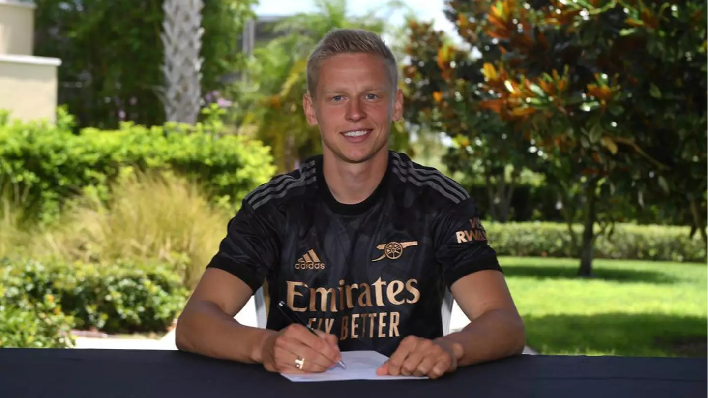 Oleksandr Zinchenko signing for Arsenal (Image: Arsenal)