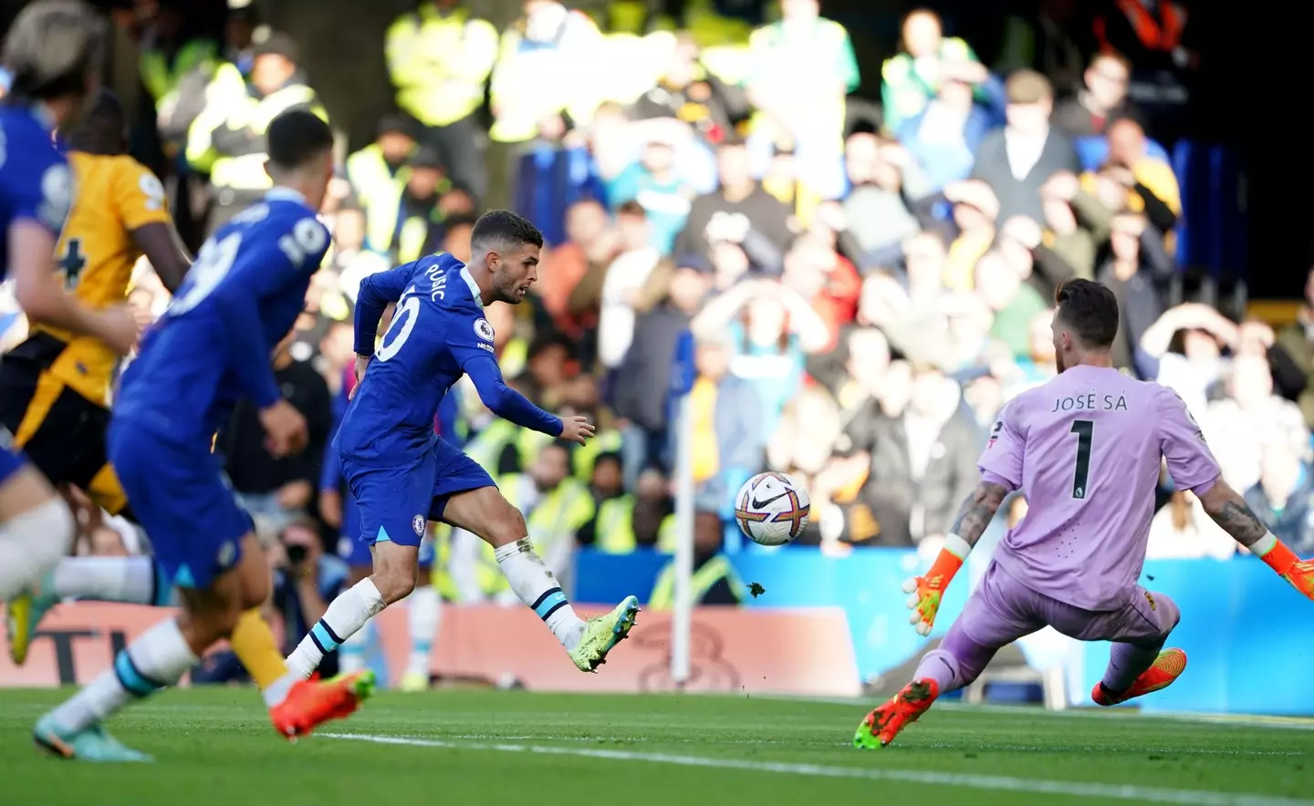 Christian Pulisic makes it 2-0 to Chelsea against Wolves (PA Images / Alamy Stock Photo)