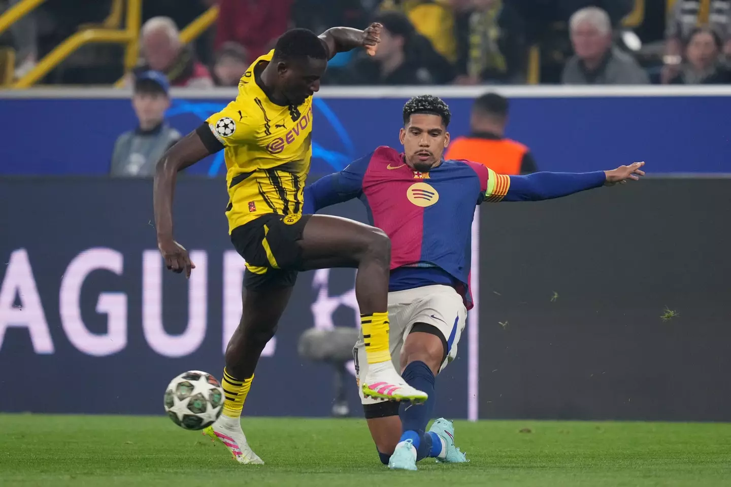 Ronald Araujo in action against Dortmund (Image: Getty)