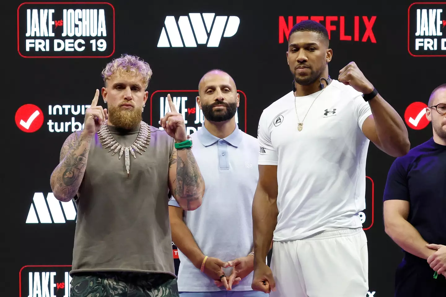 Nakisa Bidarian stands in between Jake Paul and Anthony Joshua. Image: Getty