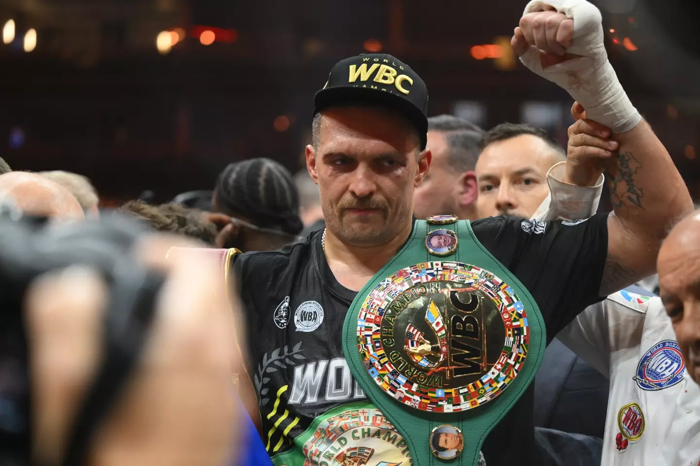 Oleksandr Usyk celebrates his victory over Tyson Fury. Image: Getty