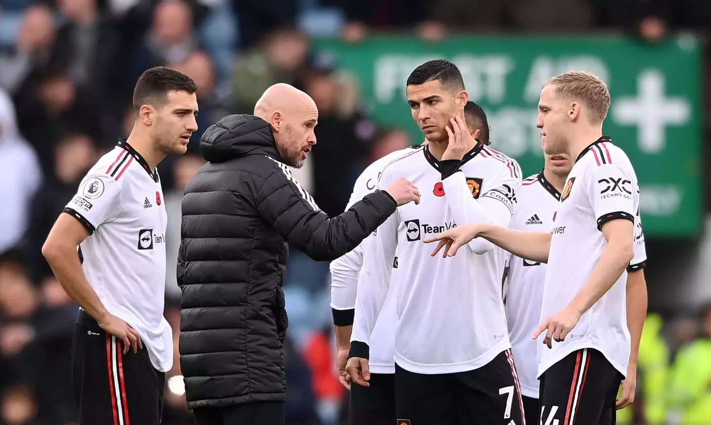 Ronaldo in conversation with Ten Hag. (Image