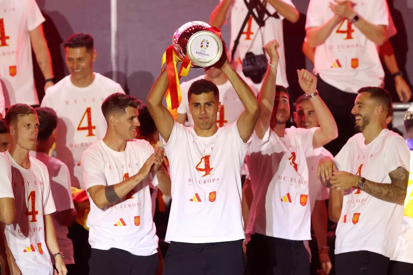 Rodri holds aloft the Euros trophy during Spain's victory parade. Image: Getty