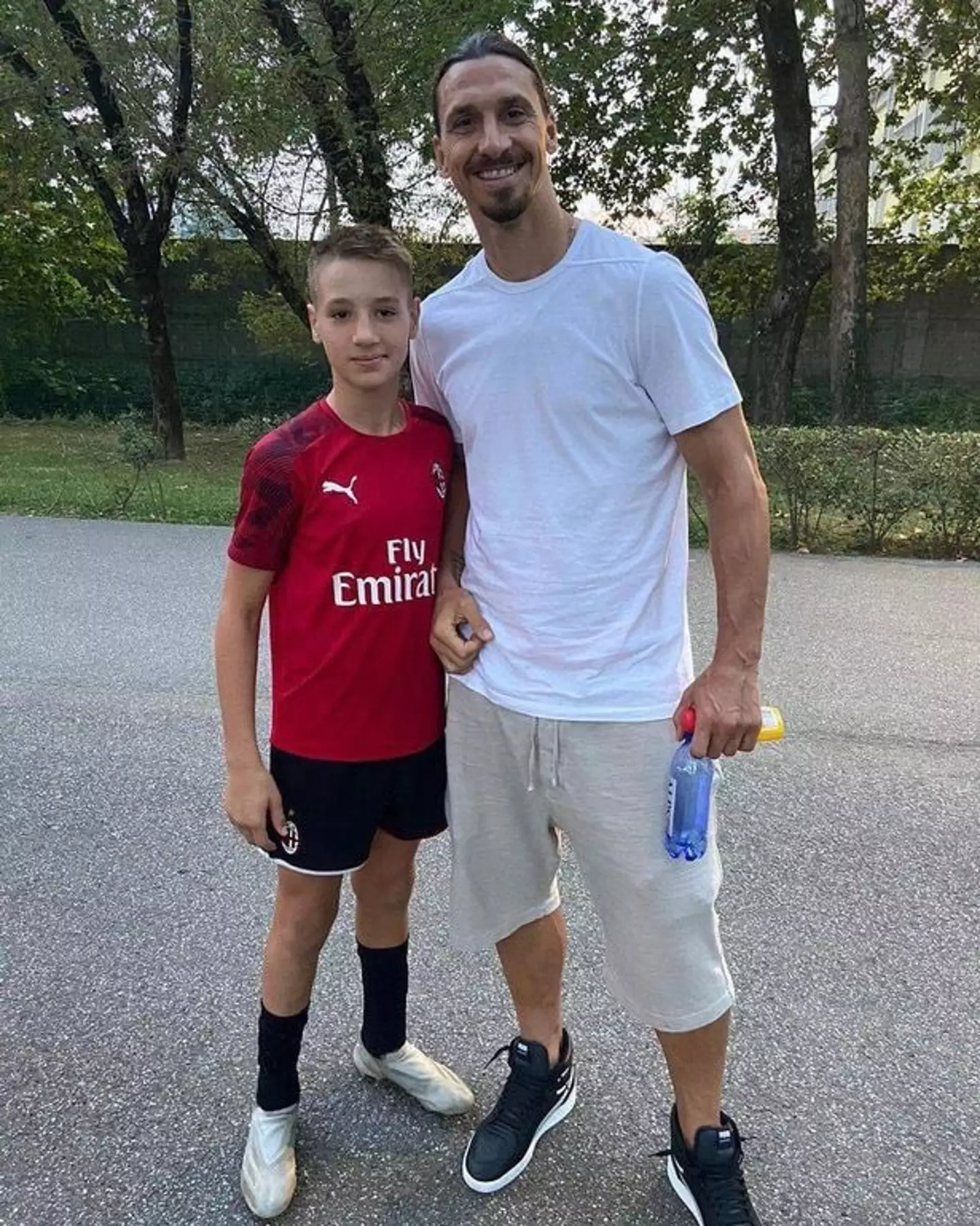 Francesco Camarda with AC Milan forward Zlatan Ibrahimovic.
