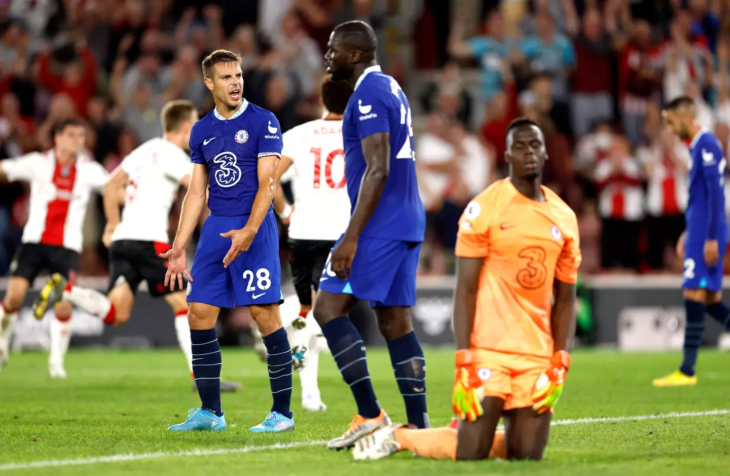 Chelsea players frustrated after conceding against Southampton. (Alamy)