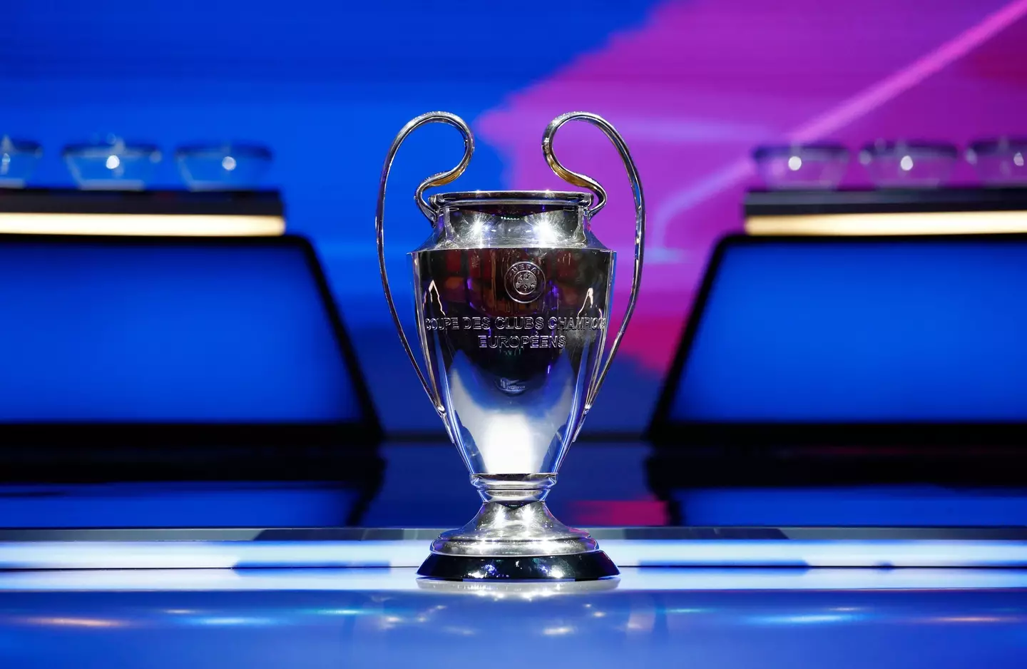 General view of the Champions League trophy before the draw. (Alamy)