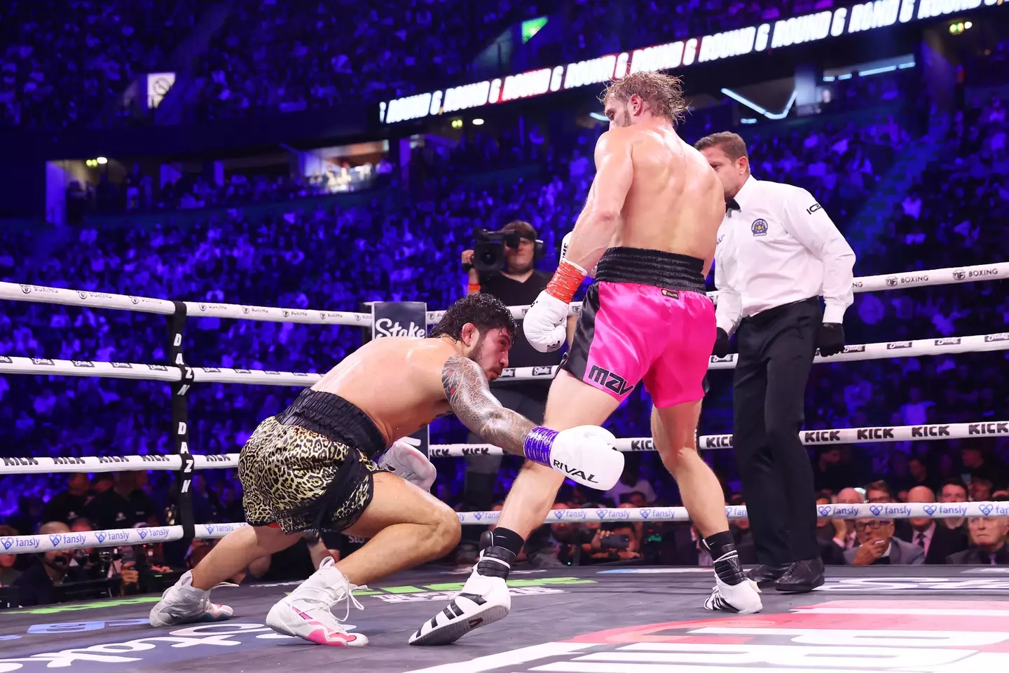 Dillon Danis and Logan Paul during their bout. Image: Getty 