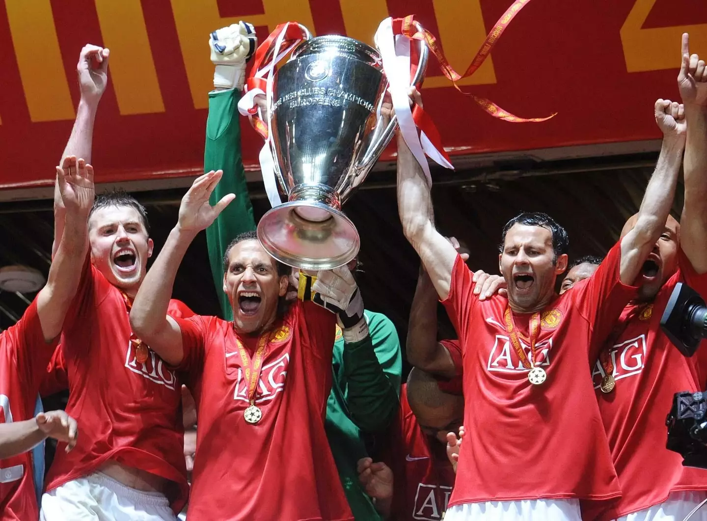 Ferdinand lifts Champions League for United