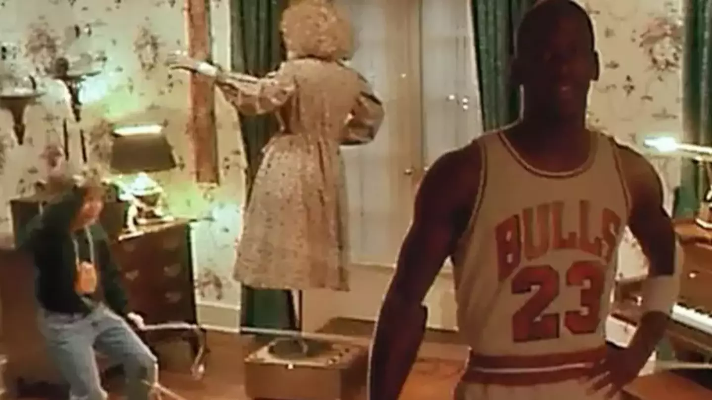 Home Alone Viewer Spots Major Director Mistake in Michael Jordan Scene