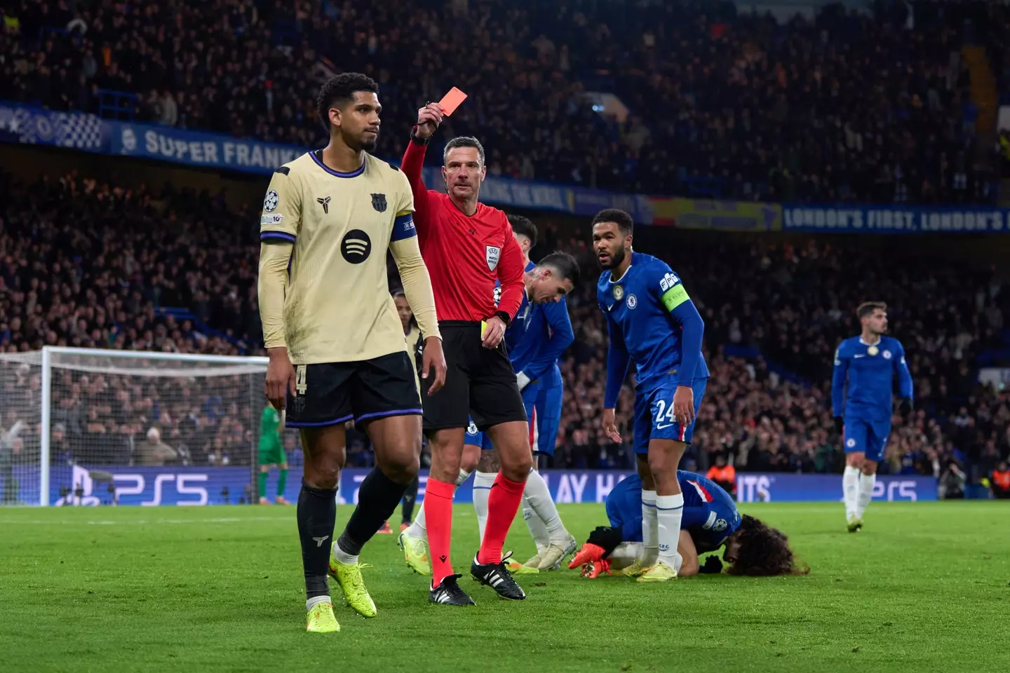 Ronald Araujo was sent off in the 44th minute. Image: Getty