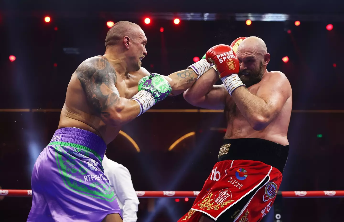 Tyson Fury fighting Oleksandr Usyk. Image: Richard Pelham / Stringer via Getty