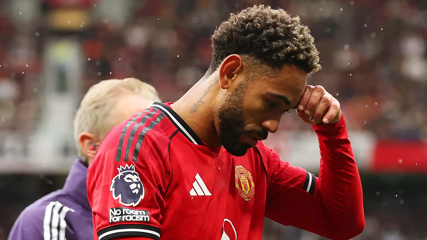 Matheus Cunha takes worrying action after leaving Old Trafford with injury