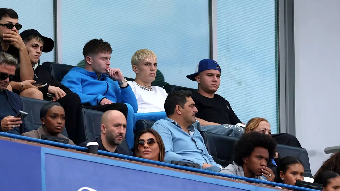 Alejandro Garnacho criticised for incident in stands just seven minutes into Chelsea vs Fulham game