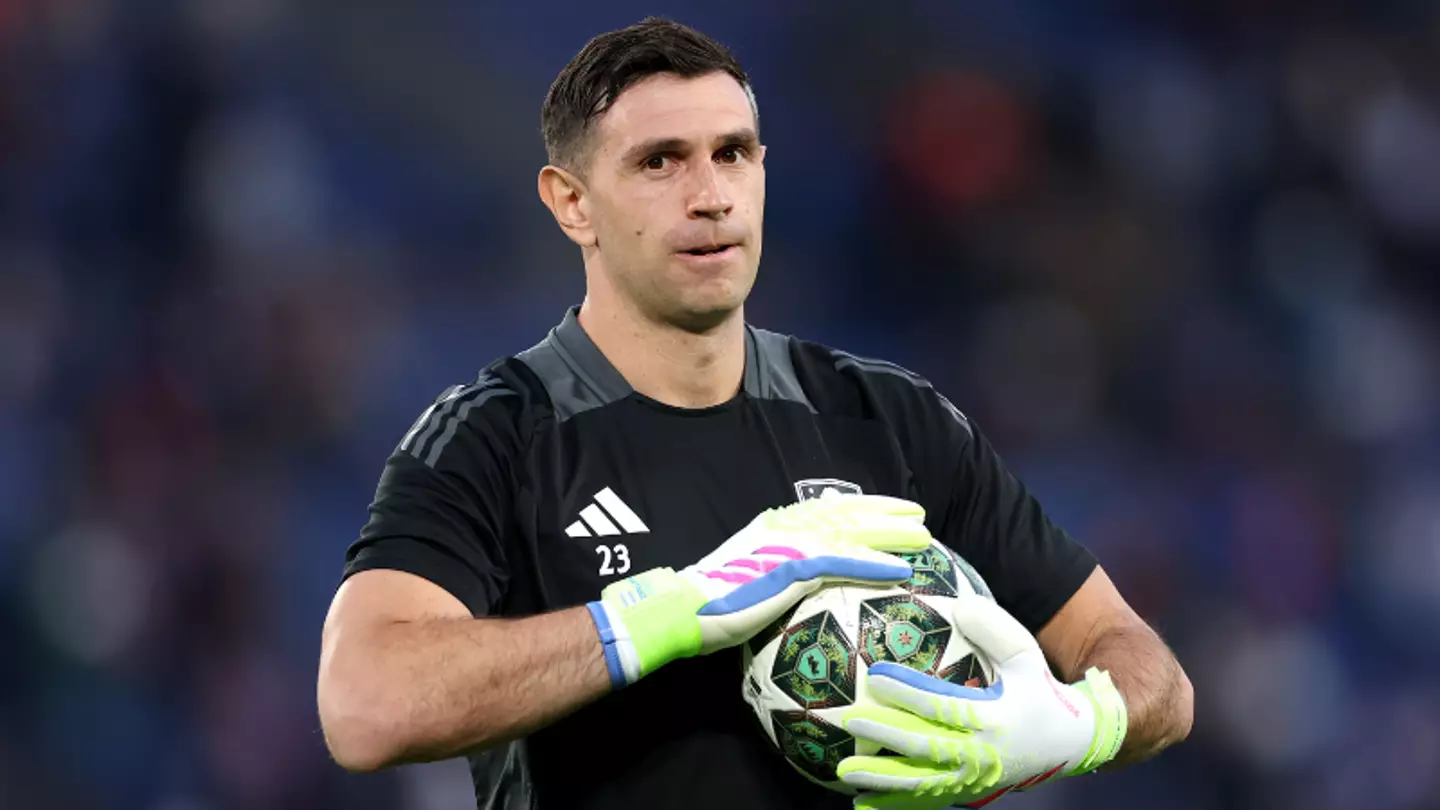 Why Emiliano Martinez is being booed every time he touches the ball for Aston Villa against PSG