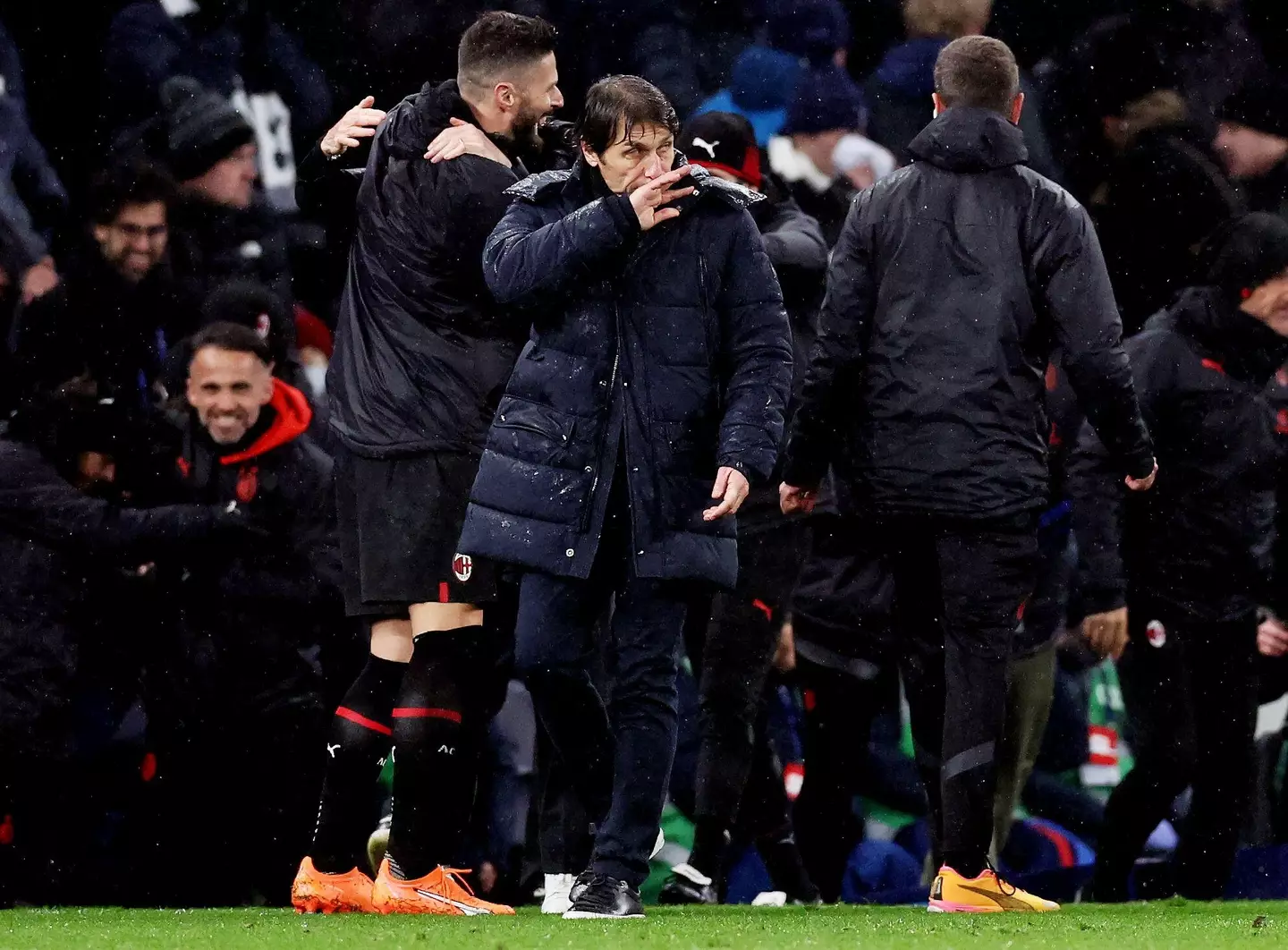 Antonio Conte cuts a dejected figure. Image: Alamy
