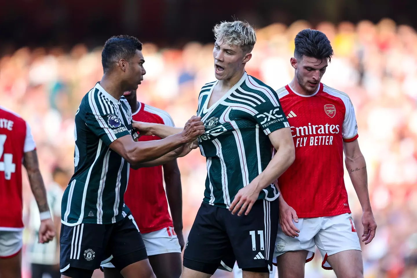 Casemiro grabs Rasmus Hojlund by the shirt. Image: Getty
