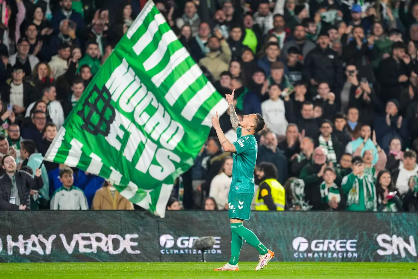Antony celebrates scoring a goal for Real Betis. Image: Getty