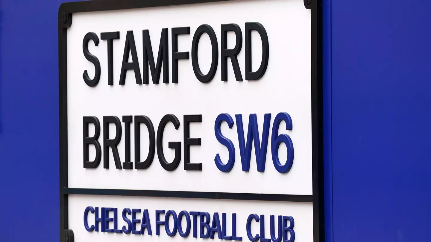 A general view of a Stamford Bridge sign outside the ground. (Alamy)