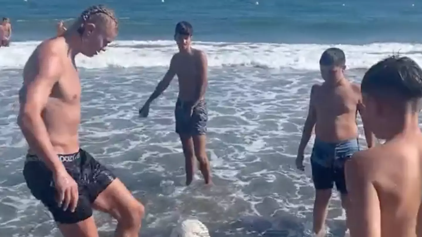 Erling Haaland plays beach football. Image: Twitter