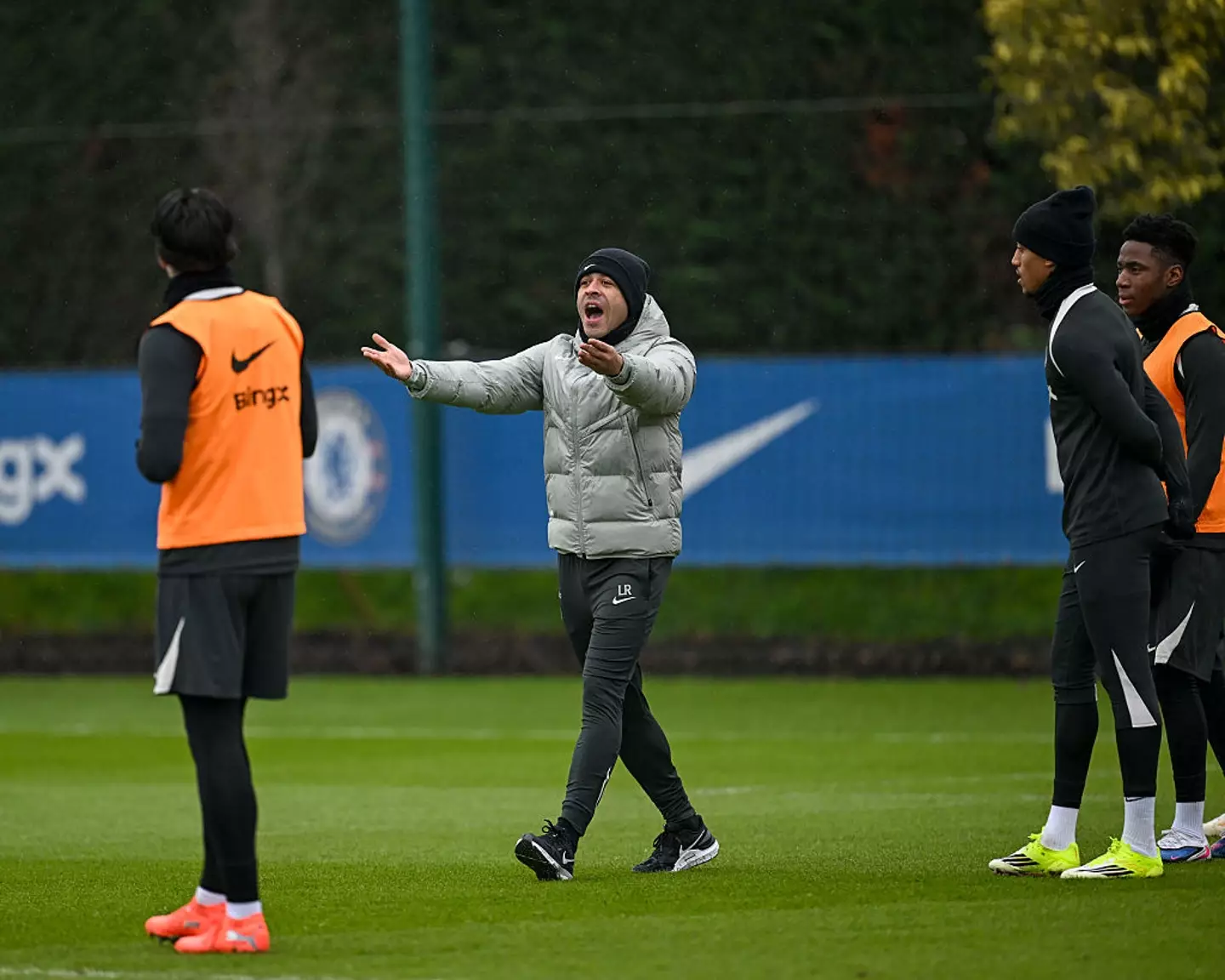 Rosenior held his first Chelsea training session ahead of their FA Cup third round match. (Image: Darren Walsh/Chelsea FC via Getty Images)