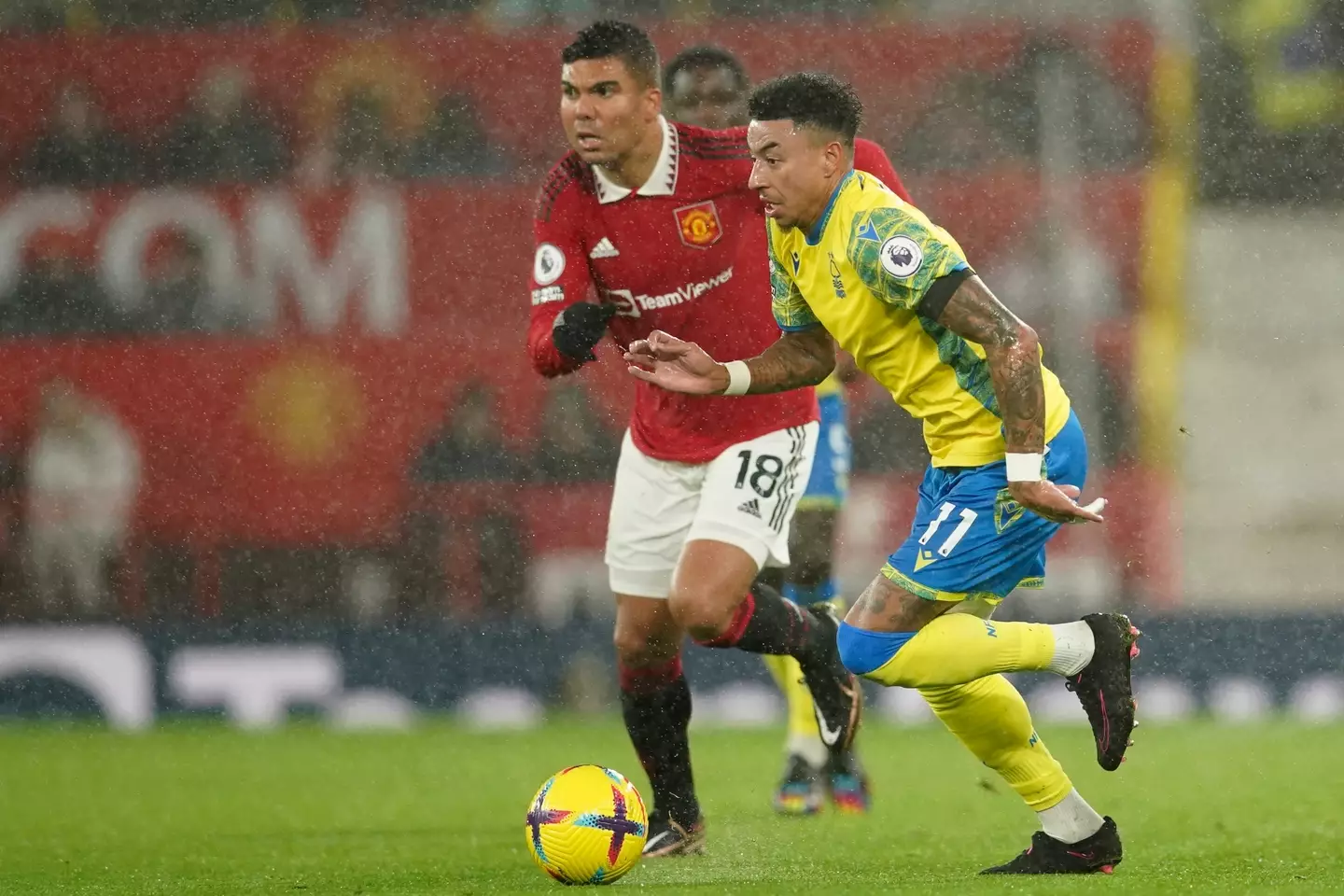 Casemiro chasing down Jesse Lingard. (Image