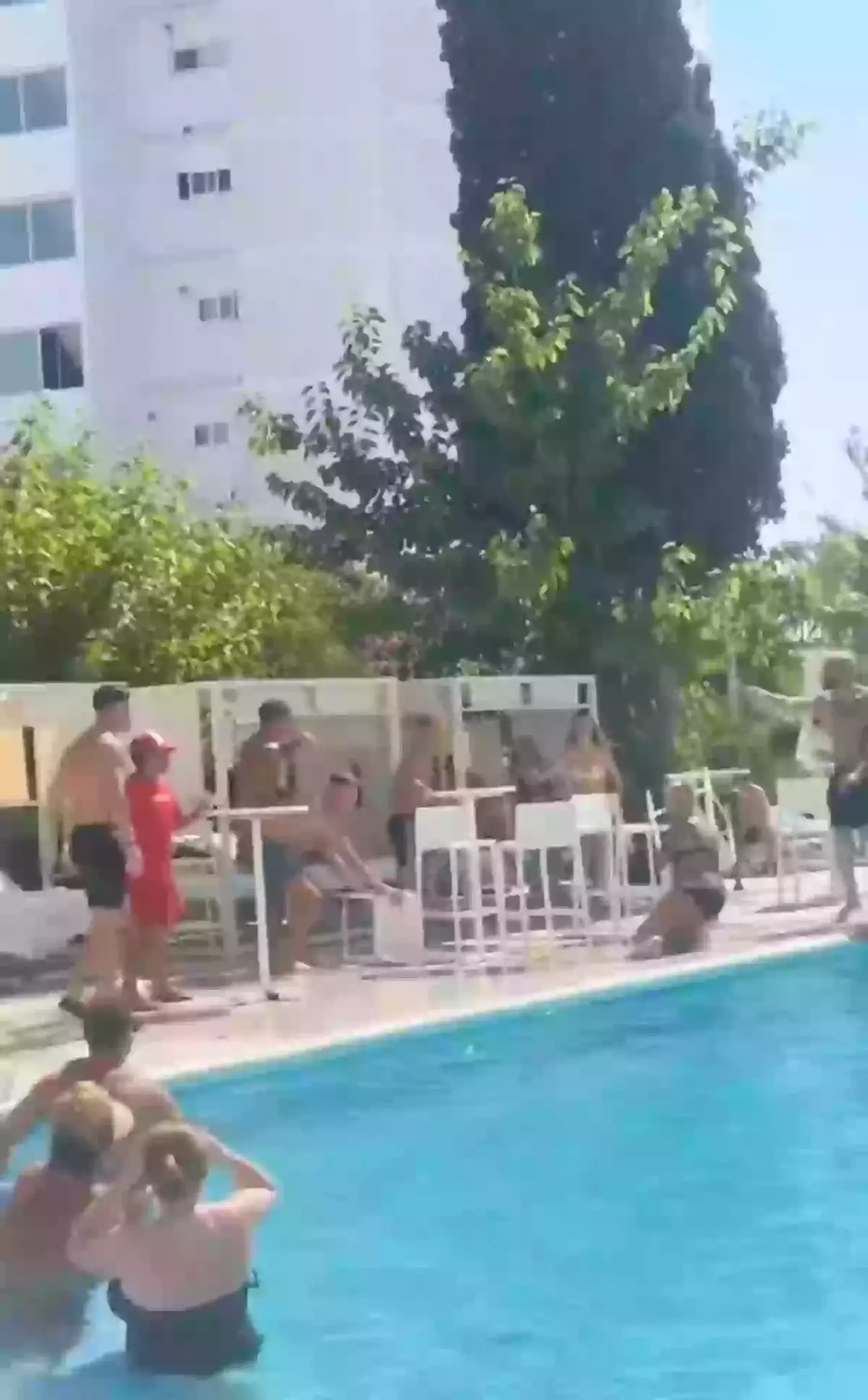 Footage of the incident soon went viral (Credit:TikTok/@2tops2)