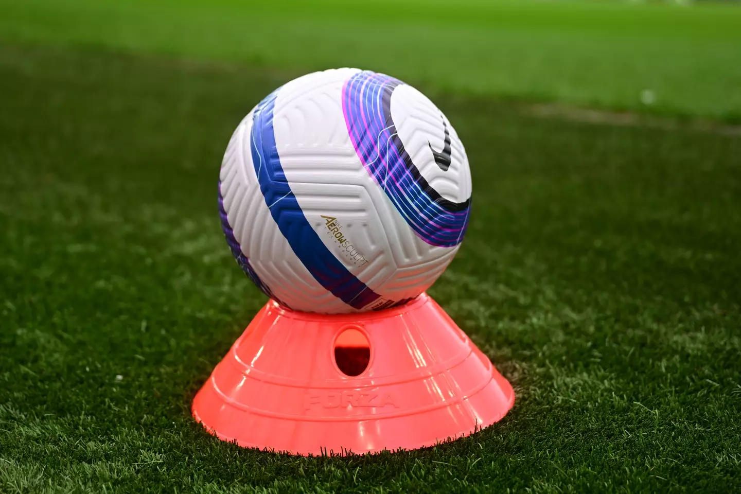 Since 2022 balls are placed on cones in the Premier League. Image: Getty
