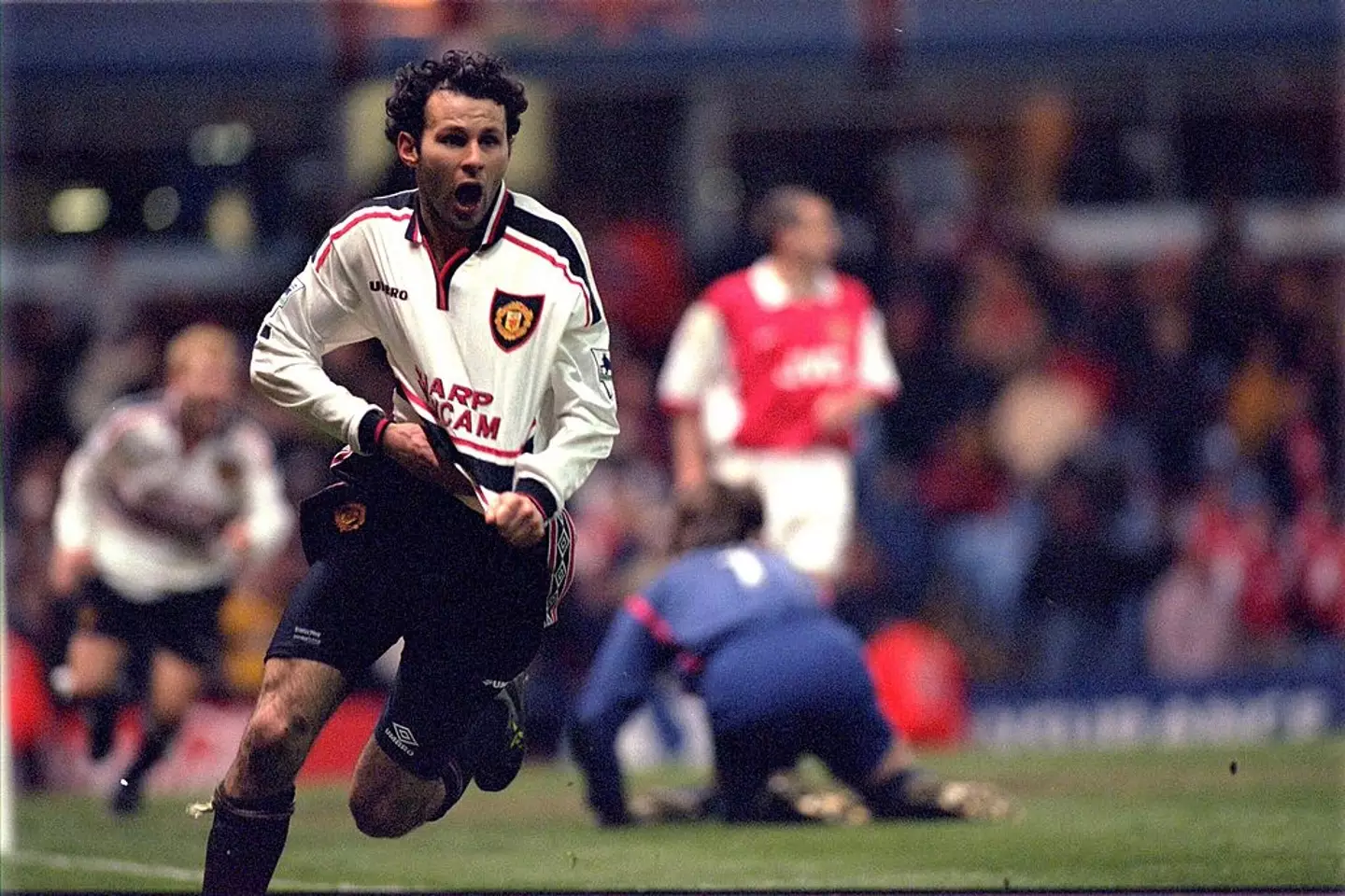 Ryan Giggs scored a stunning goal during the FA Cup final in 1999 (Credit:Getty)