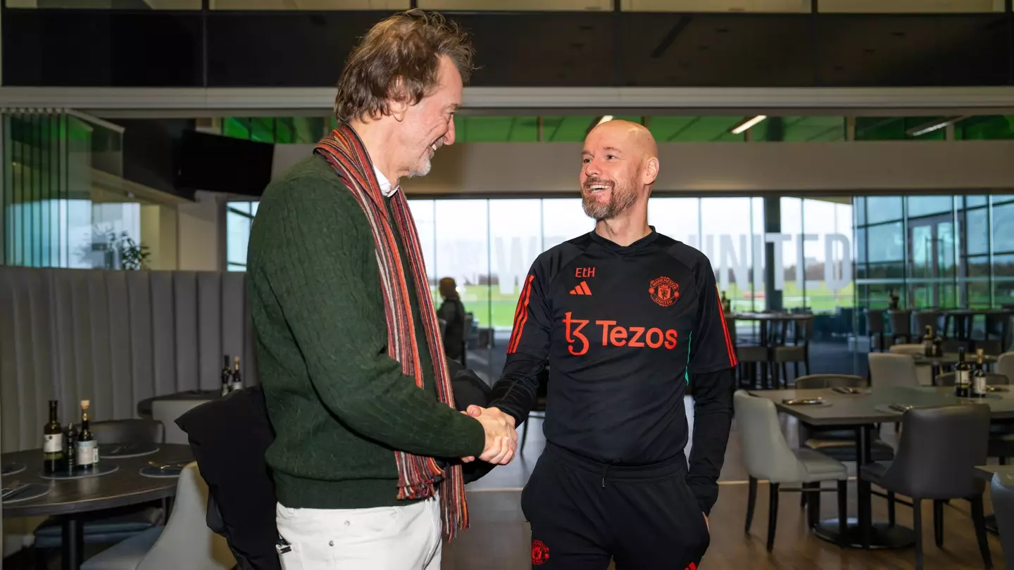 Ten Hag in conversation with Ratcliffe. (Image