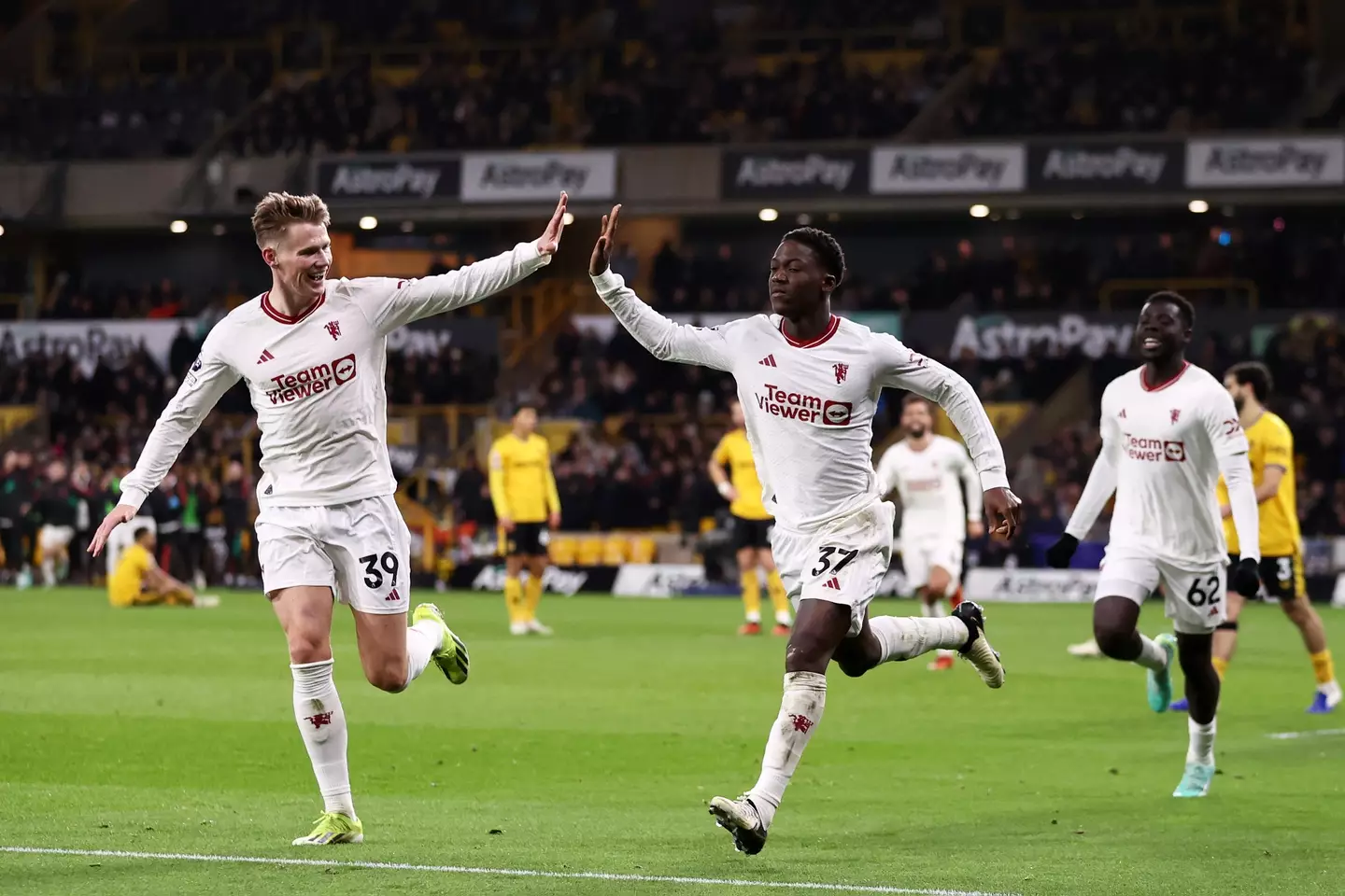 Scott McTominay and Kobbie Mainoo celebrating for Man Utd (credit: getty)