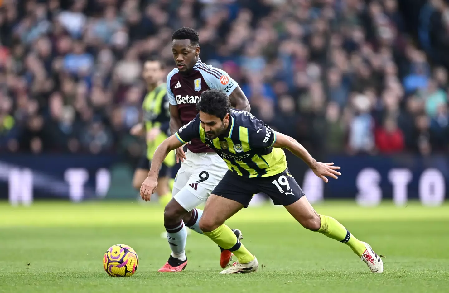 Ilkay Gundogan struggled as Manchester City fell to a defeat against Aston Villa. Image: Getty
