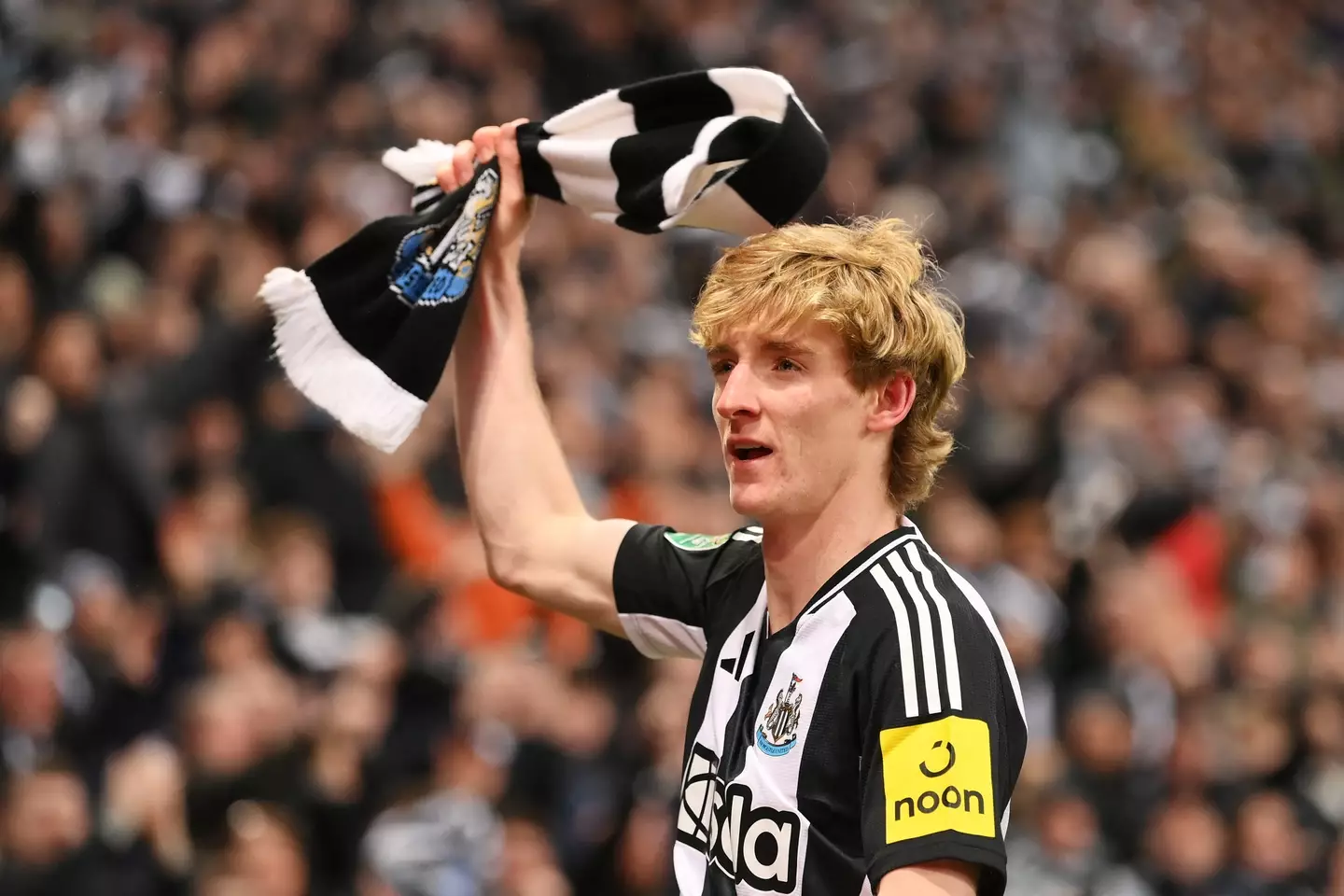 Anthony Gordon celebrates his goal against Arsenal. Image: Getty