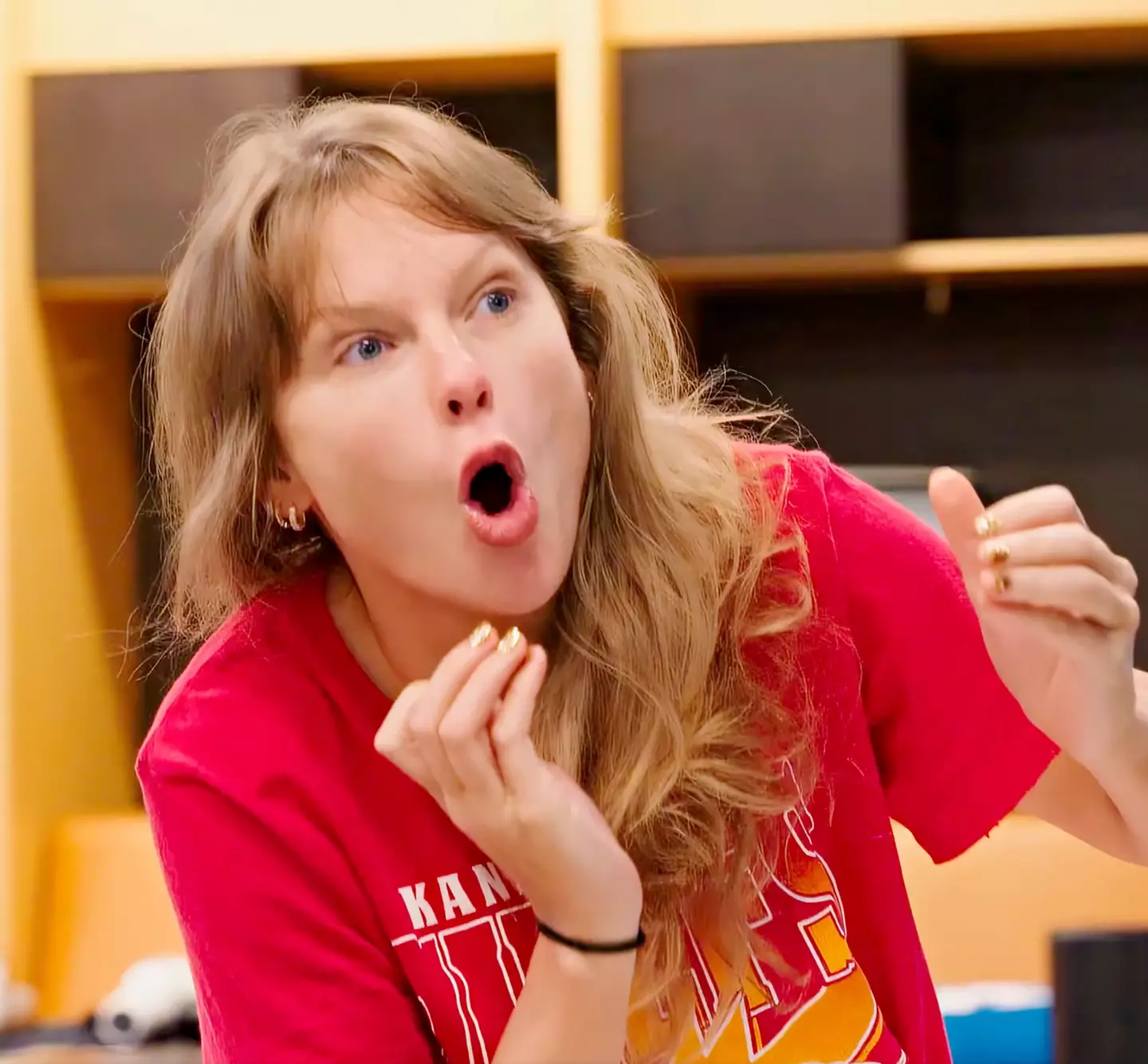 The video of Swift watching Kelce and the Chiefs was shared online. Image: X/@4k_taylorrr